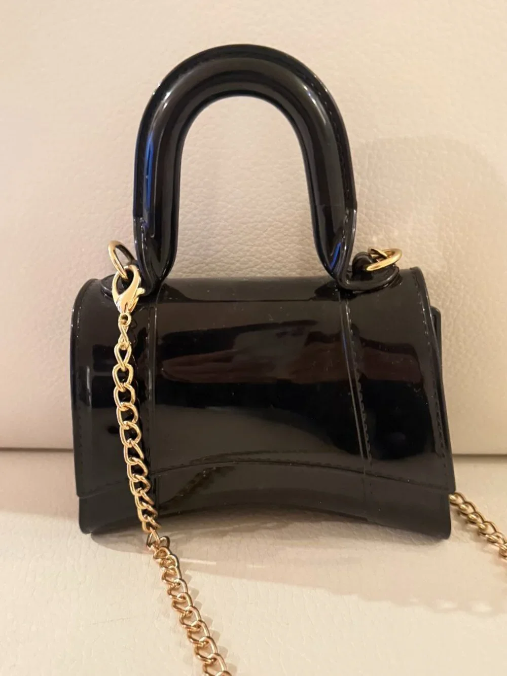 MINI HOURGLASS TOP HANDLE CROSSBODY BAG BLACK PATENT JELLY PURSE W CHAIN